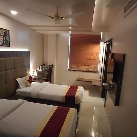 Hotel Ozas Grand Varanasi Exterior foto