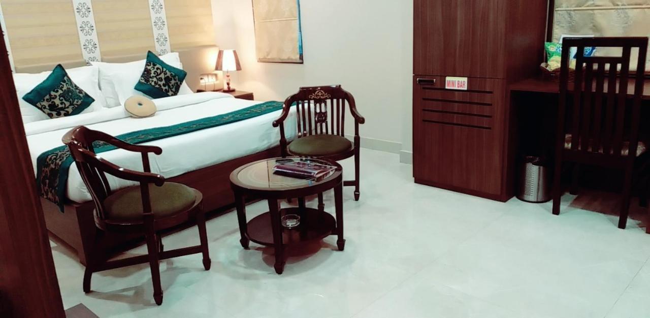 Hotel Ozas Grand Varanasi Exterior foto