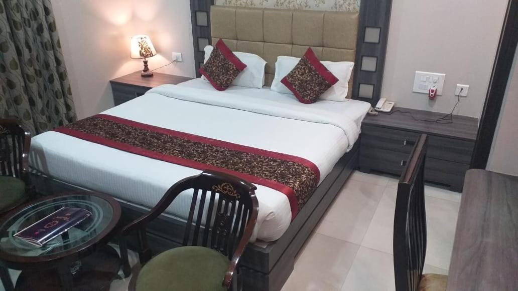 Hotel Ozas Grand Varanasi Exterior foto