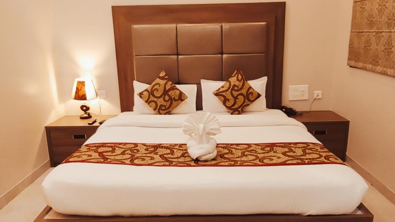 Hotel Ozas Grand Varanasi Exterior foto