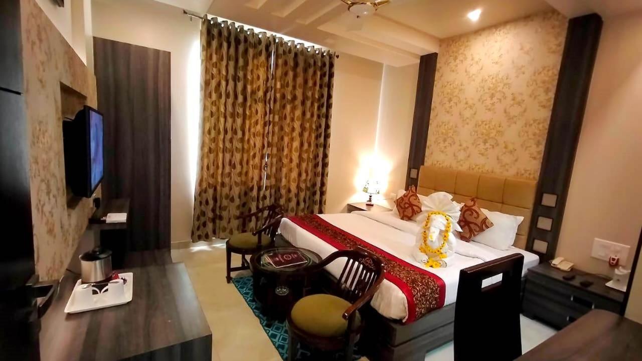 Hotel Ozas Grand Varanasi Exterior foto