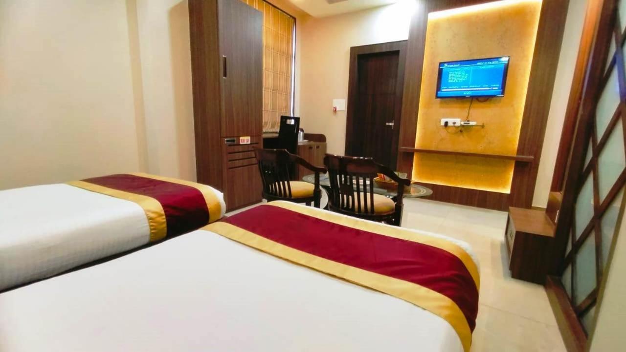 Hotel Ozas Grand Varanasi Exterior foto