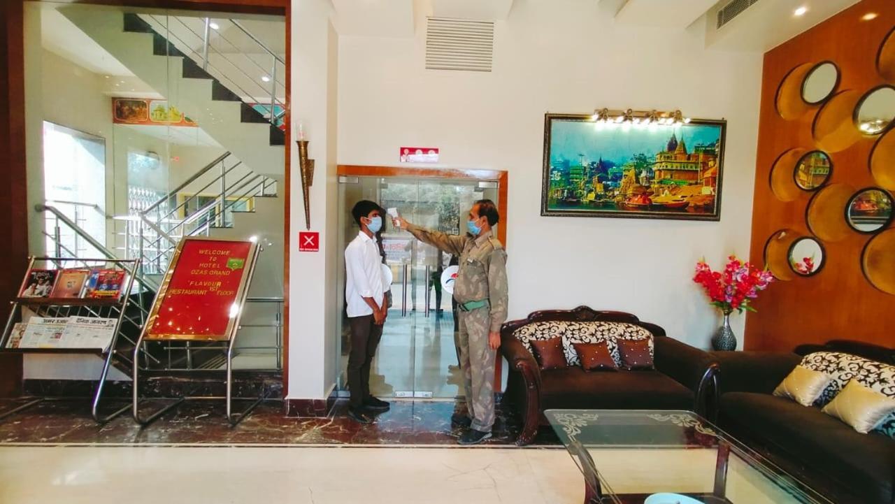 Hotel Ozas Grand Varanasi Exterior foto