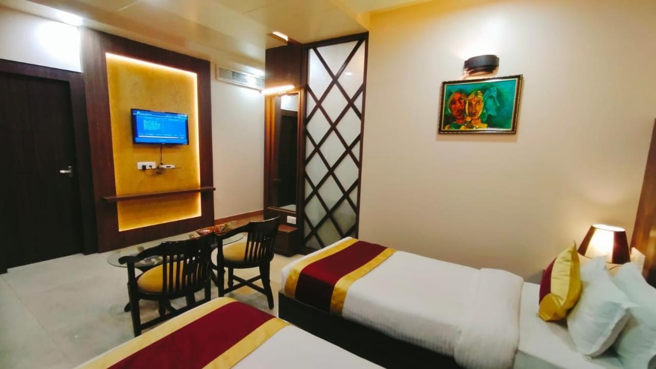 Hotel Ozas Grand Varanasi Exterior foto