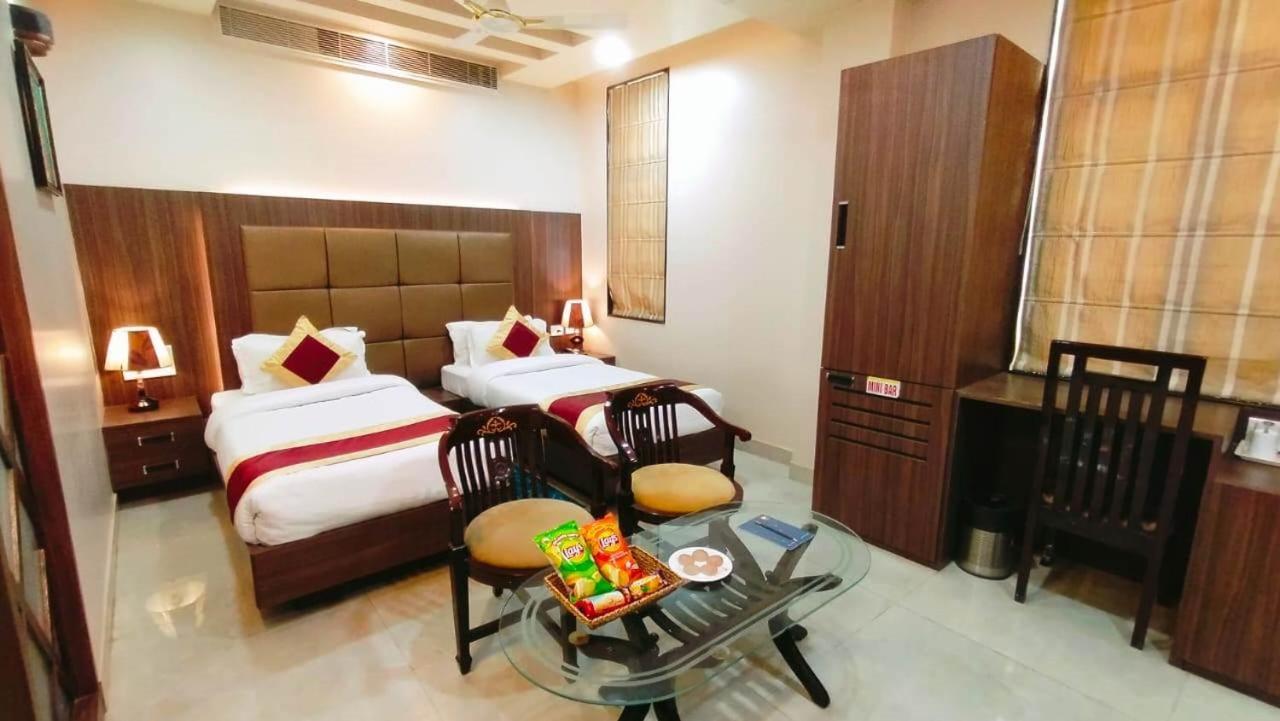 Hotel Ozas Grand Varanasi Exterior foto