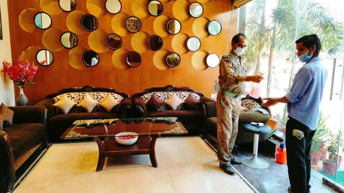Hotel Ozas Grand Varanasi Exterior foto