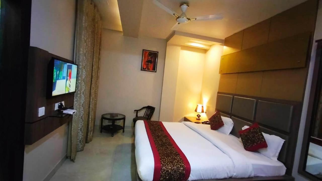 Hotel Ozas Grand Varanasi Exterior foto