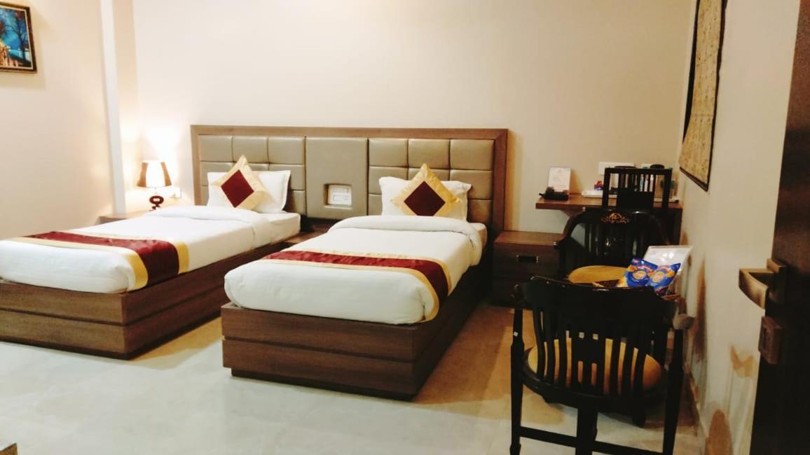 Hotel Ozas Grand Varanasi Exterior foto