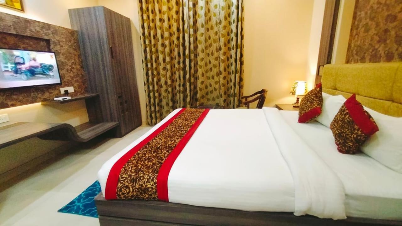 Hotel Ozas Grand Varanasi Exterior foto