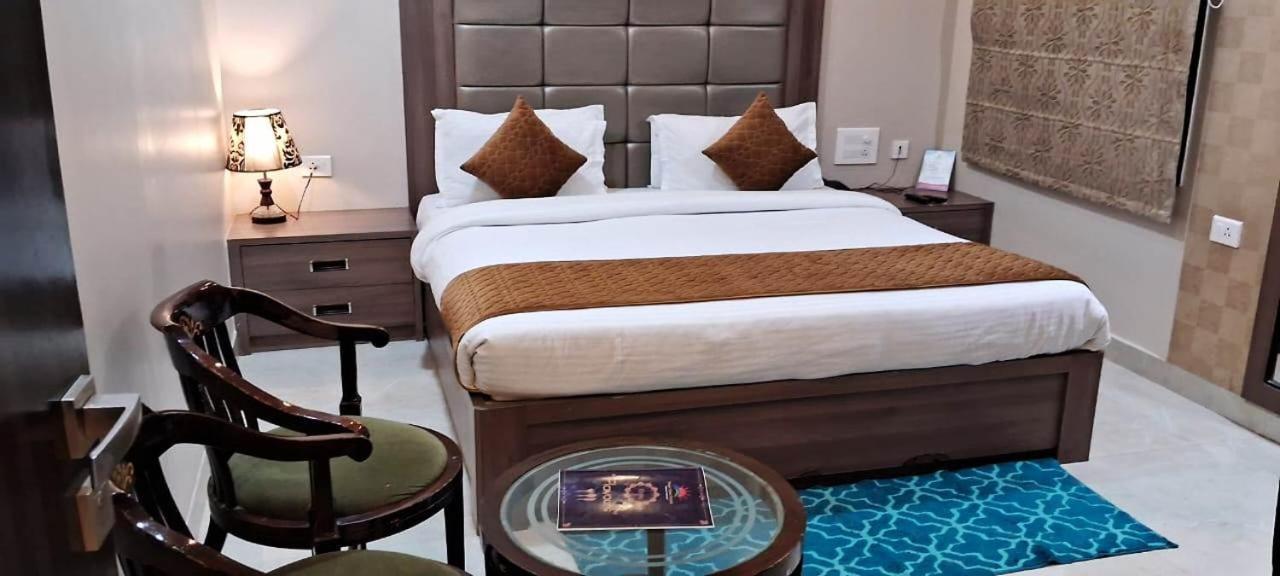 Hotel Ozas Grand Varanasi Exterior foto