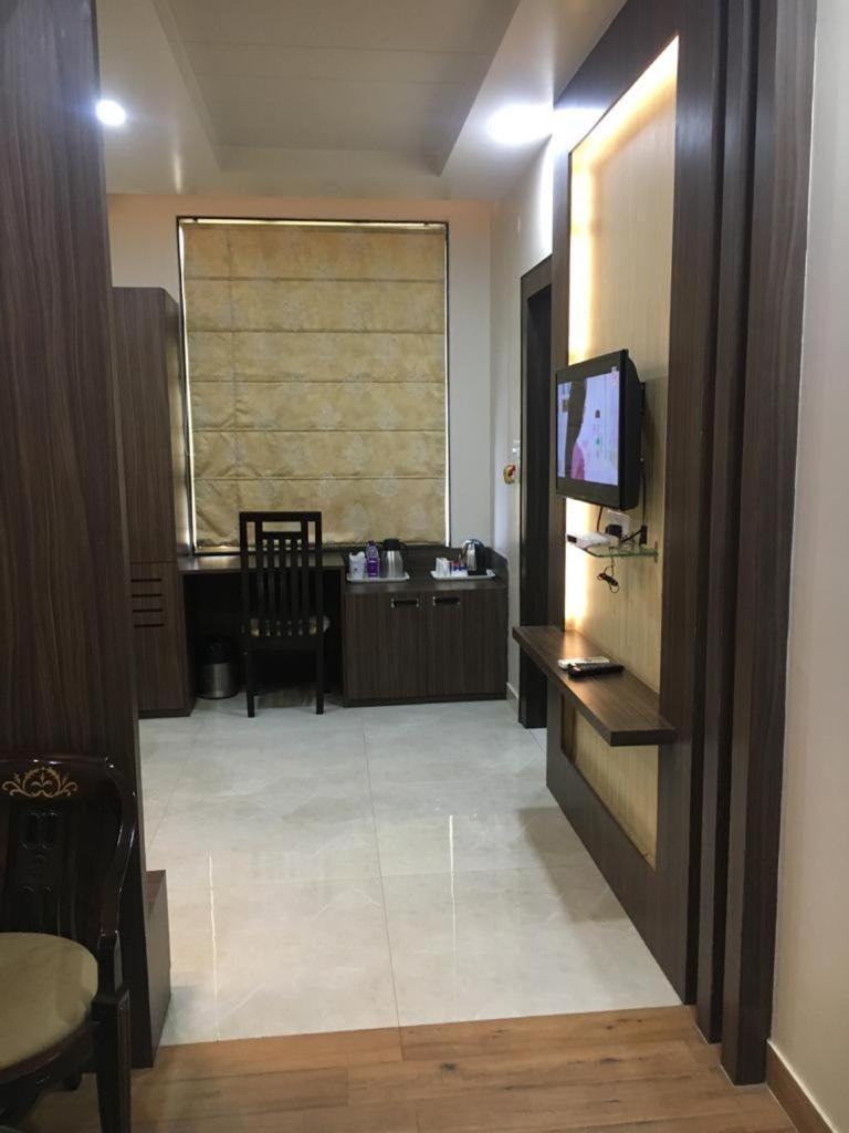 Hotel Ozas Grand Varanasi Exterior foto