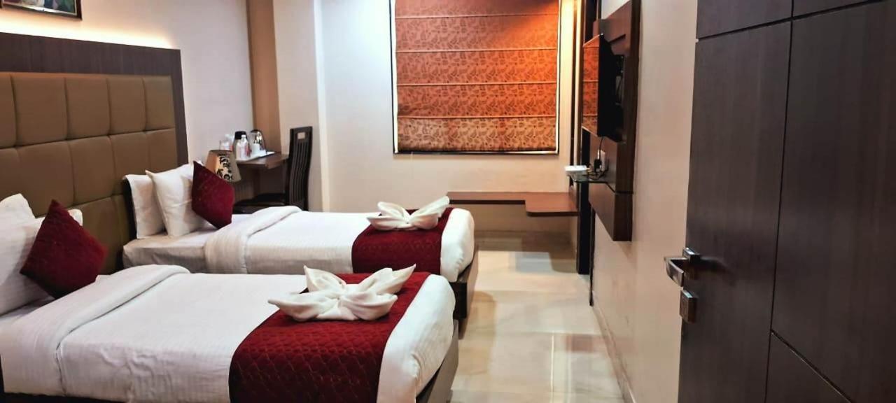 Hotel Ozas Grand Varanasi Exterior foto