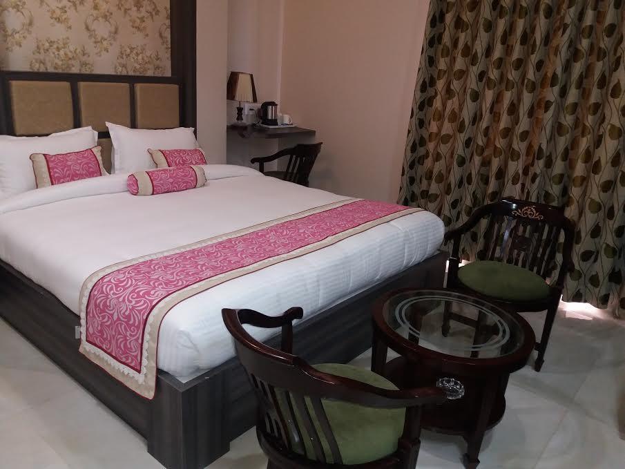 Hotel Ozas Grand Varanasi Exterior foto