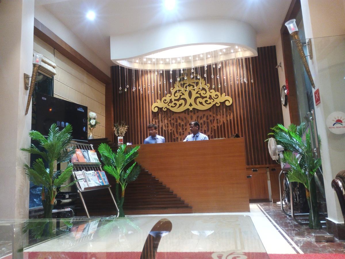 Hotel Ozas Grand Varanasi Exterior foto
