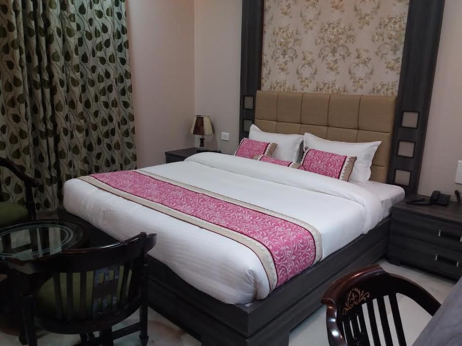 Hotel Ozas Grand Varanasi Exterior foto